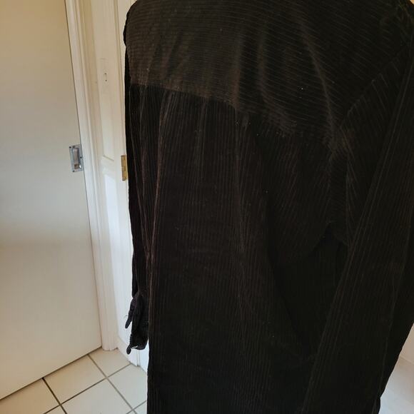 Warner Brothers Black Corduroy Looney Tunes Embroidered Shirt Women’s Medium - Picture 4 of 7